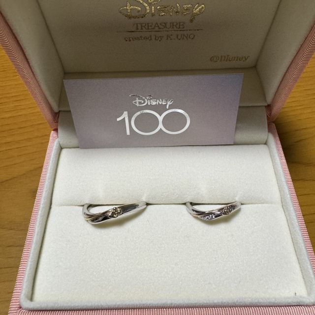 【ケイウノ ブライダル(K.UNO BRIDAL)の口コミ】 婚約指輪はシンデレラをモチーフにオーダーメイドしてるので、結婚指輪は…