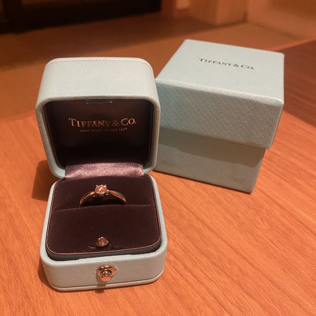 【ティファニー(Tiffany & Co.)の口コミ】 付けるときらっと光るデザインで、角度によって表情が変わり、とっても可…