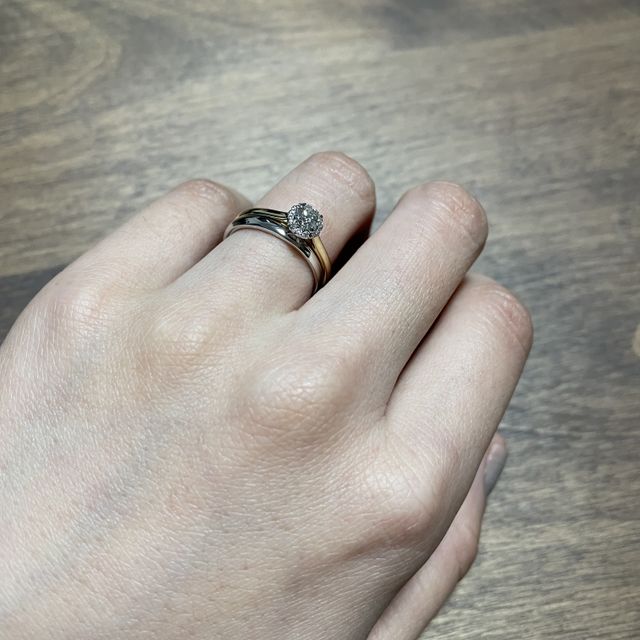 【銀座ダイヤモンドシライシの口コミ】 婚約指輪の方はデザインコンセプトが「Smiling」キラキラとした笑顔をイメ…