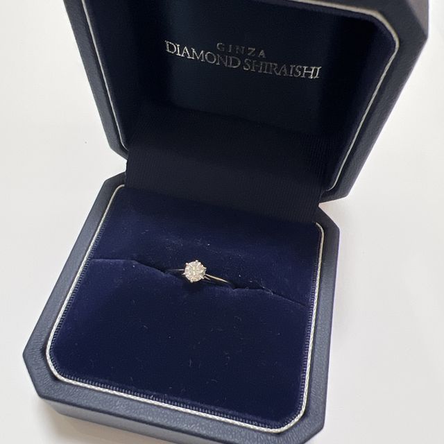 【銀座ダイヤモンドシライシの口コミ】 指輪のアームは私が立ち上がりのタイプが下見をして好みだったので、いく…