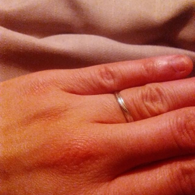 【銀座ダイヤモンドシライシの口コミ】 (妻)色々試着してみて、シンプルな指輪が自分達には似合うとわかり、その…