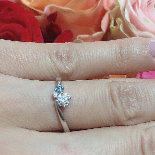 【Only You(オンリーユー)の口コミ】 水色が大好きでダイヤの横にアクアマリンが付いていて
私の好みだったので…
