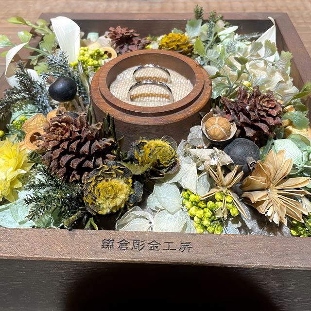 【鎌倉彫金工房の口コミ】 2人でシンプルなデザインで決めていました。2人とも指が短いので、2ミリの…