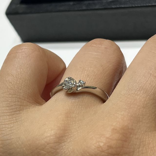 【4℃ BRIDAL(ヨンドシーブライダル)の口コミ】 女性らしい、シンプルで可愛いデザインが多いです。
様々なコンセプトのも…