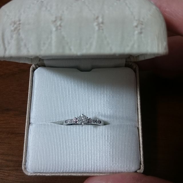 【Ginza Rim(銀座リム)の口コミ】 最初はエンゲージは買わずにいる予定でしたが、
たくさん指輪を見ているう…