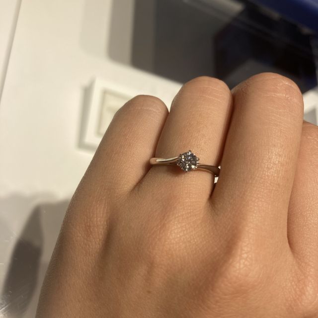 【銀座ダイヤモンドシライシの口コミ】 ビビッと来たデザインで、一目惚れでした。いろんな指輪を試着しましたが…