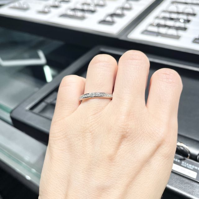 【ラザール ダイヤモンド(LAZARE DIAMOND)の口コミ】 結婚指輪を探して、ラザールダイヤモンドが8店舗目でした。

華奢で可愛ら…