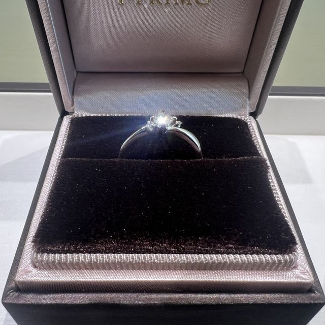 【アイプリモ(I-PRIMO)の口コミ】 リングが曲線になっているのが気に入りました。動きのある感じになるので…