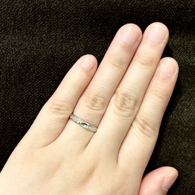 【GALA JEWELRY(ガラジュエリー)の口コミ】 単体で付けても華やかな程、デザイン性があり、且つシンプルでもあるので…