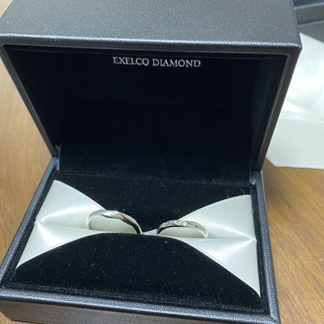【エクセルコダイヤモンド(EXELCO DIAMOND)の口コミ】 着け心地がよく、手にフィットしている。男性の指輪は特にラメ消しをされ…