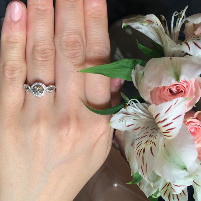 【ハリー・ウィンストン(Harry Winston)の口コミ】 憧れの婚約指輪はハリーウィンストンがいい！と思っていたので、主人と伺…