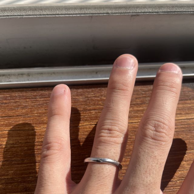 【銀座ダイヤモンドシライシの口コミ】 飽きのこないデザインですが、シンプルすぎないところが良いです。好みで…