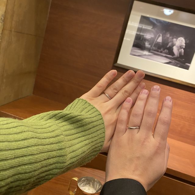 【銀座ダイヤモンドシライシの口コミ】 素材はプラチナで、1番長持ちするということだったので、プラチナ素材を選…