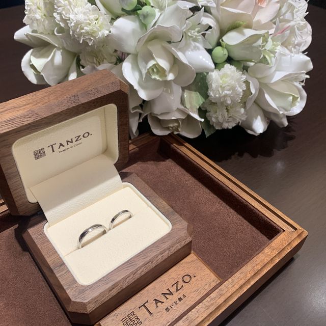 【TANZO.(鍛造指輪)の口コミ】 2人でお揃いのミル打ちデザインにしたかったので、ミル打ちをオーダーしま…