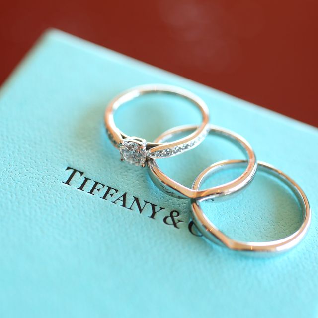 【ティファニー(Tiffany & Co.)の口コミ】 センターのダイヤモンドに加えて両サイドにも小さなダイヤモンドがあしら…