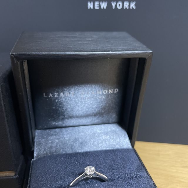 【ラザール ダイヤモンド(LAZARE DIAMOND)の口コミ】 ダイヤモンドの粒が大きく、キラッと光っていてとてもきれいです。シンプ…