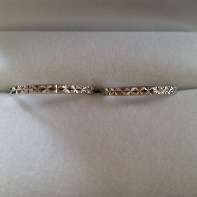 【GALA JEWELRY(ガラジュエリー)の口コミ】 ペアリングを見たりして、四件くらい検討しました。できればプラチナで、1…