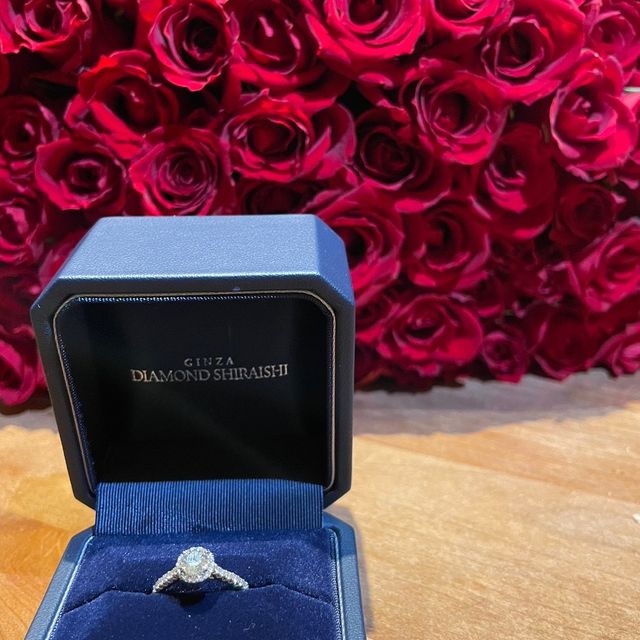 【銀座ダイヤモンドシライシの口コミ】 指輪のおすすめポイントは、価格とアフターケアです。
手が届くぐらいで大…