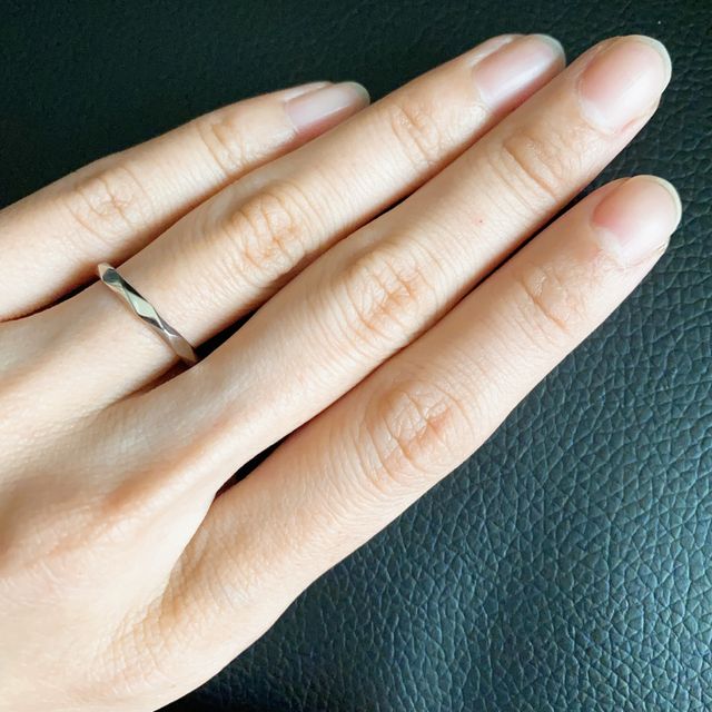 【AMOUR AMULET(アムール・アミュレット)の口コミ】 昔からダイヤ無し・プラチナのミラーカットのリングを結婚指輪にするのが…
