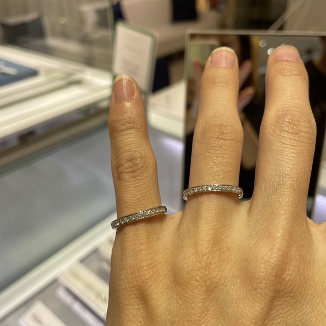【4℃ BRIDAL(ヨンドシーブライダル)の口コミ】 エタニティリングを探しており、色々見せていただきました。プラチナやゴ…