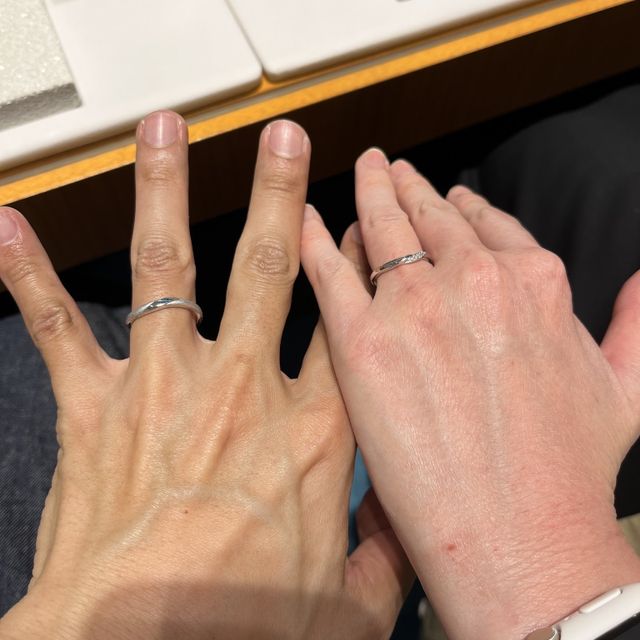 【銀座ダイヤモンドシライシの口コミ】 シンプルなデザインを探していましたが、この指輪はとくにダイヤモンドの…