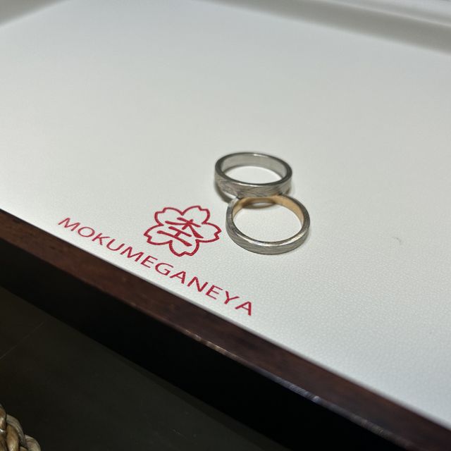 【杢目金屋(もくめがねや)の口コミ】 木目のデザインと、主張が激しすぎなくて指に自然と馴染んでくれるデザイ…