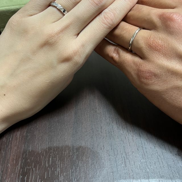 【ヴァン クリーフ＆アーペル(Van Cleef & Arpels)の口コミ】 どちらもプラチナのお素材です。
女性側は、リボンの模様に7せきのダイヤ…