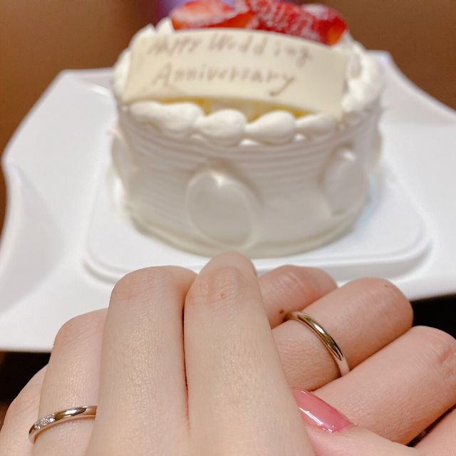 【4℃ BRIDAL(ヨンドシーブライダル)の口コミ】 シンプルで美しく、ずっと飽きが来ないようなデザインです。ダイヤが1つか…