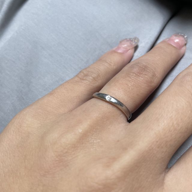 【銀座ダイヤモンドシライシの口コミ】 婚約指輪と合うデザインで一緒に考えてくださった時に、一番しっくりきて…