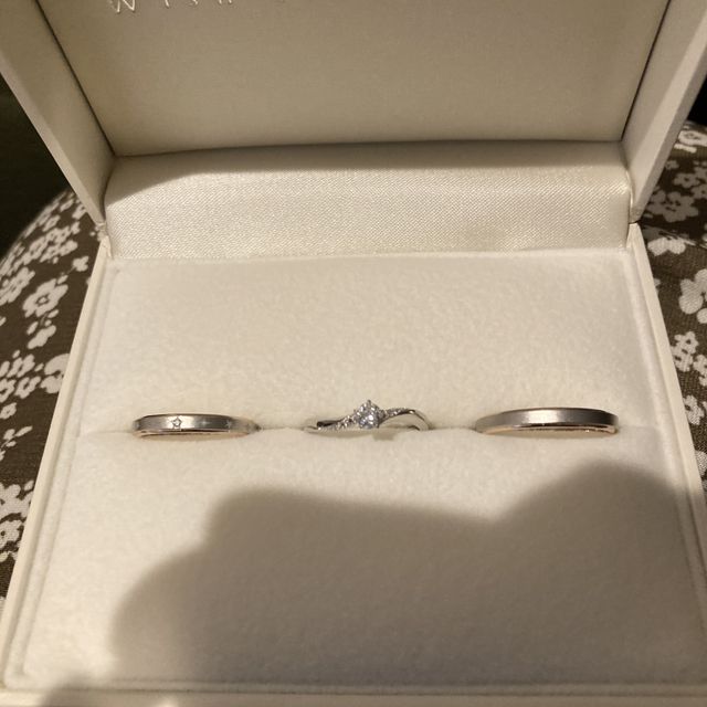 【festaria bijou SOPHIA(フェスタリア ビジュソフィア)の口コミ】 プラチナ+ピンクゴールドが上下に入っているデザインです。ピンクゴールド…