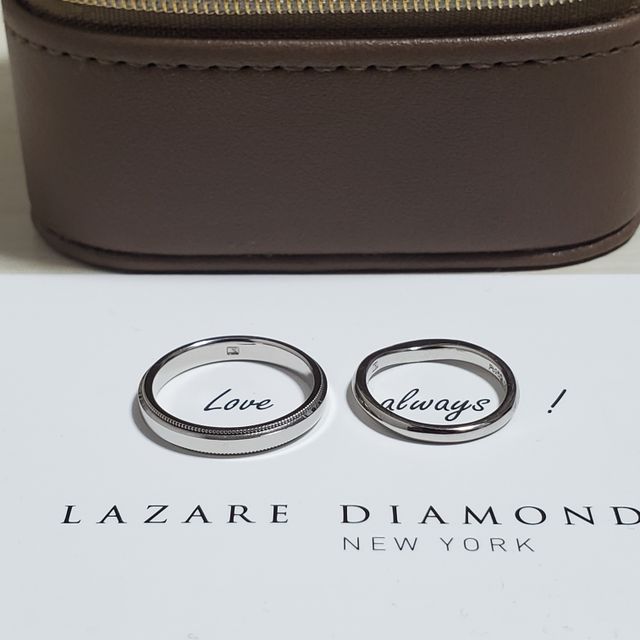 【ラザール ダイヤモンド(LAZARE DIAMOND)の口コミ】 自分の指輪(ジョイス)はミル打ちの細かさが特徴です。
他ブランドのミル打…