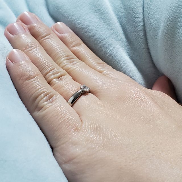 【ティファニー(Tiffany & Co.)の口コミ】 伝統のある形ながら、普段使いもできるデザインを選びました。ダイヤの大…