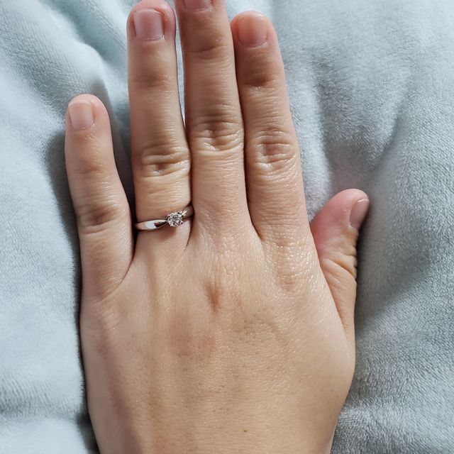 【ティファニー(Tiffany & Co.)の口コミ】 伝統のある形ながら、普段使いもできるデザインを選びました。ダイヤの大…