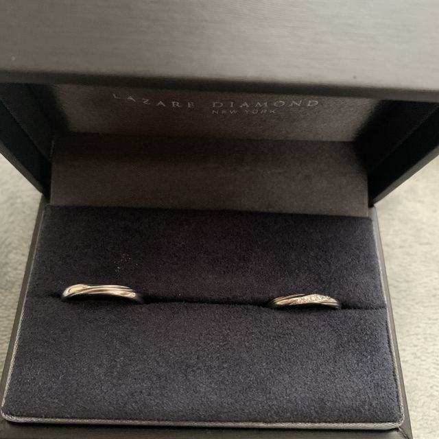 【ラザール ダイヤモンド(LAZARE DIAMOND)の口コミ】 ウェーブのような指輪を探してましたが、ストレートの方が長年着けやすい…