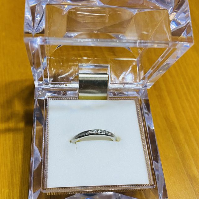 【銀座ダイヤモンドシライシの口コミ】 ストーンがライン上に施されており、付けた時に少しキラッと輝く感じがシ…