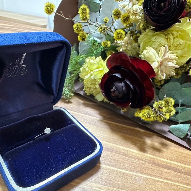 【ith(イズ)の口コミ】 the婚約指輪という形です。最初はもう少し変わったデザインを&hellip;と思…
