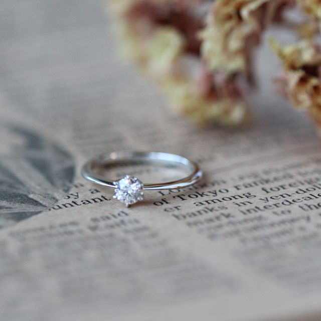 【ith(イズ)の口コミ】 the婚約指輪という形です。最初はもう少し変わったデザインを&hellip;と思…