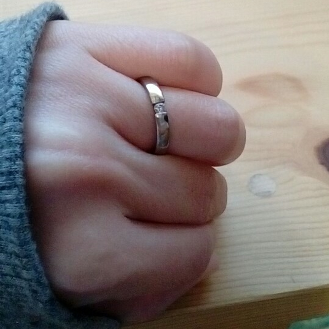 【【閉業】フラー・ジャコー(FURRER-JACOT)の口コミ】 キラキラした指輪が並ぶなか、この指輪だけ艶消しの加工がしてあって目に…