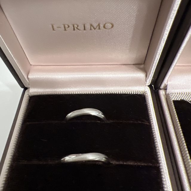 【アイプリモ(I-PRIMO)の口コミ】 指の形に合わせて少しウェーブしたデザインになっています。
素材はプラチ…