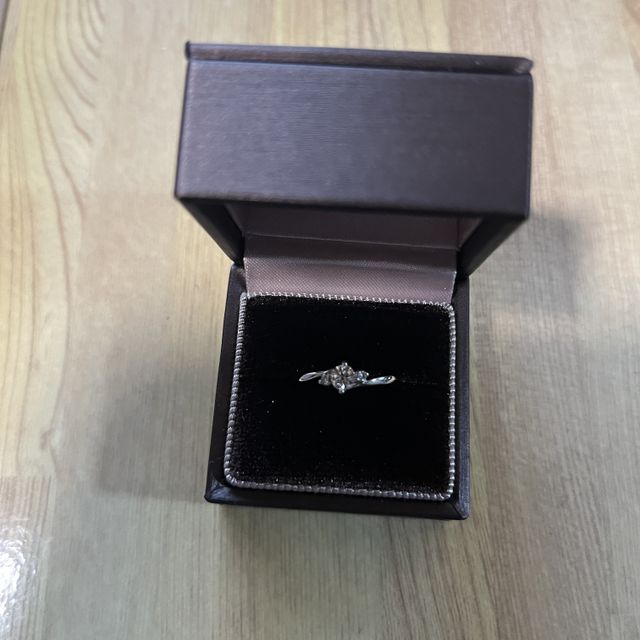 【アイプリモ(I-PRIMO)の口コミ】 シンプルな形のデザインでありながらダイヤモンドの品質やカラットも良い…