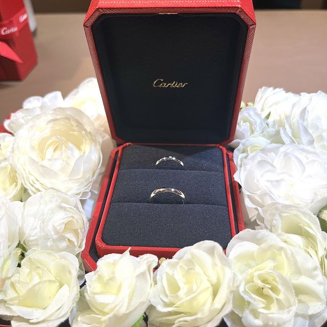 【カルティエ(Cartier)の口コミ】 旦那のものはダイヤがなく少し太めのデザイン、妻のものはダイヤのついた…