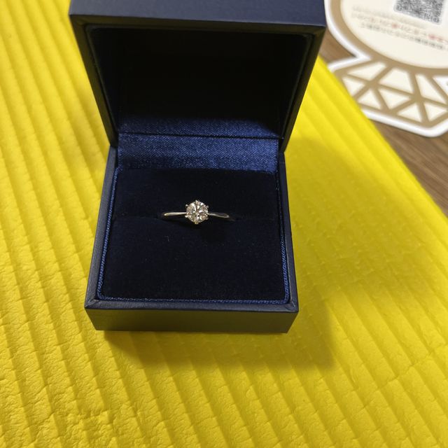 【銀座ダイヤモンドシライシの口コミ】 プロポーズリングなので、婚約指輪はプロポーズ完了後に再度選べるところ…