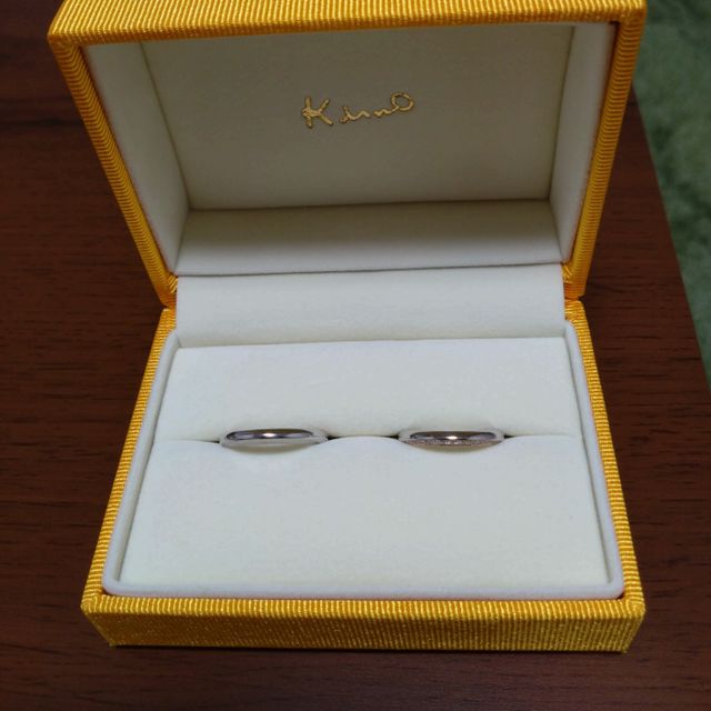 【ケイウノ ブライダル(K.UNO BRIDAL)の口コミ】 2人で共に良いと思えたデザインで、ダイヤの輝きもとても美しいです。
価…