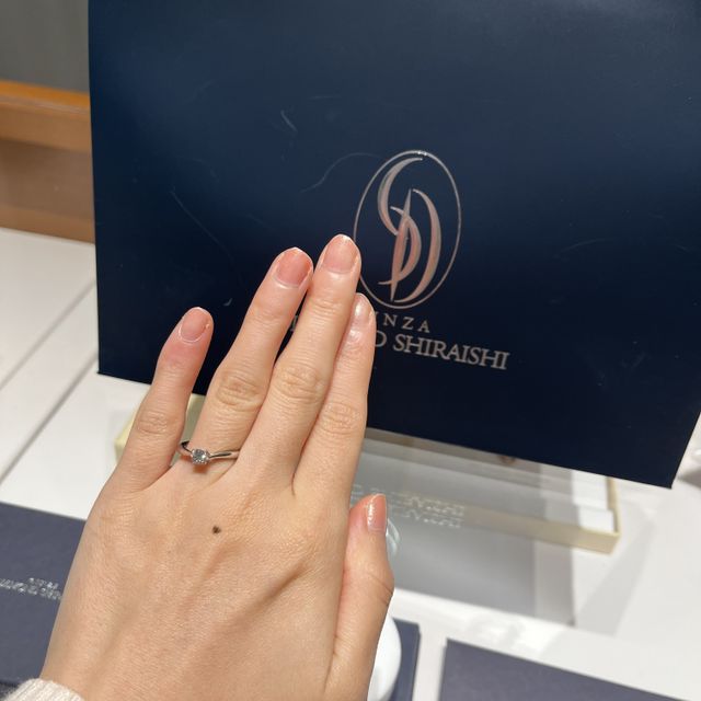 【銀座ダイヤモンドシライシの口コミ】 シンプルなデザインが多く、ダイヤモンドの輝きがより一層際立つようにな…