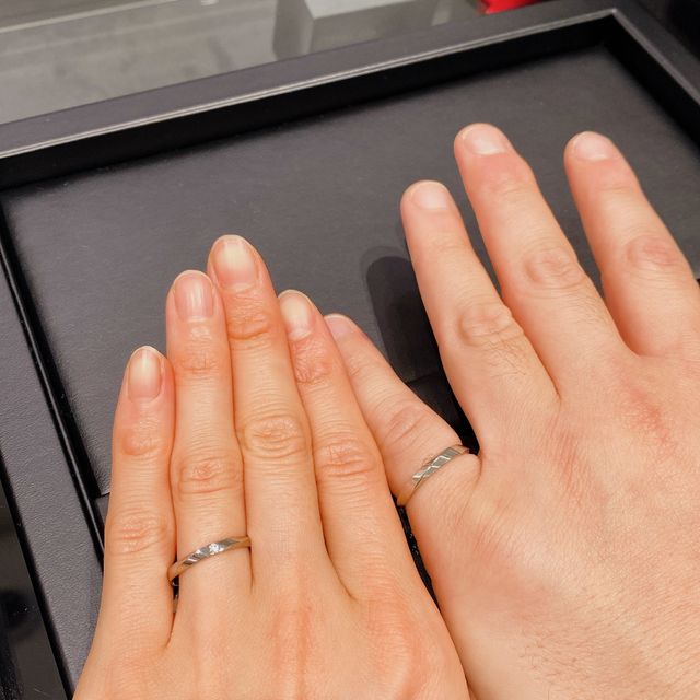 【ラザール ダイヤモンド(LAZARE DIAMOND)の口コミ】 私たちは指のタイプが全く違っており、私は関節が太く指が細長い指。相手…