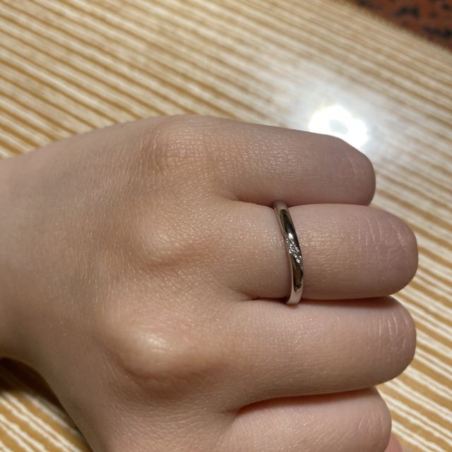 【アイプリモ(I-PRIMO)の口コミ】 全体ではなく一部にだけダイヤが入っているデザインに惹かれました。ダイ…