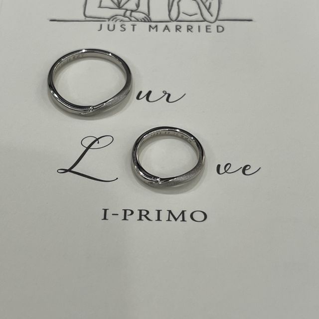 【アイプリモ(I-PRIMO)の口コミ】 指輪の中央部分にマットな加工が施されています。さらにその加工をするた…