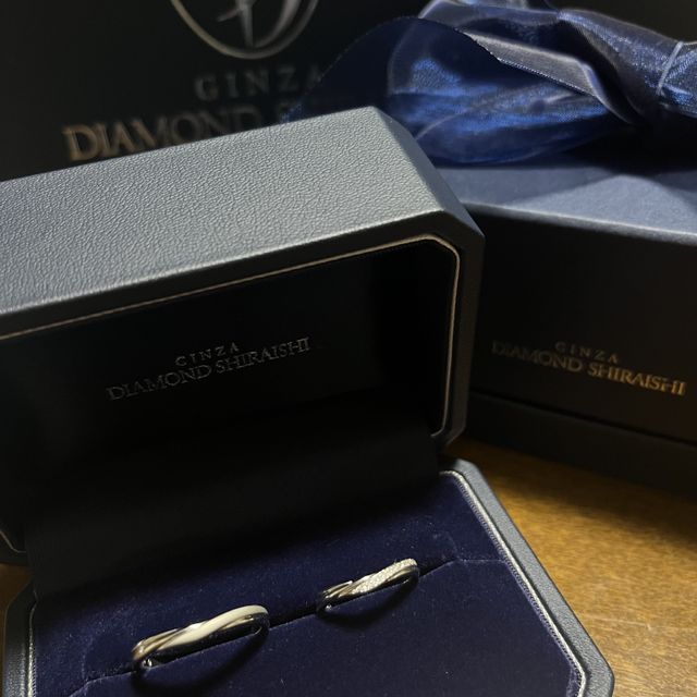 【銀座ダイヤモンドシライシの口コミ】 レディースリングは右サイドにダイヤモンドが多くついており自分からは華…