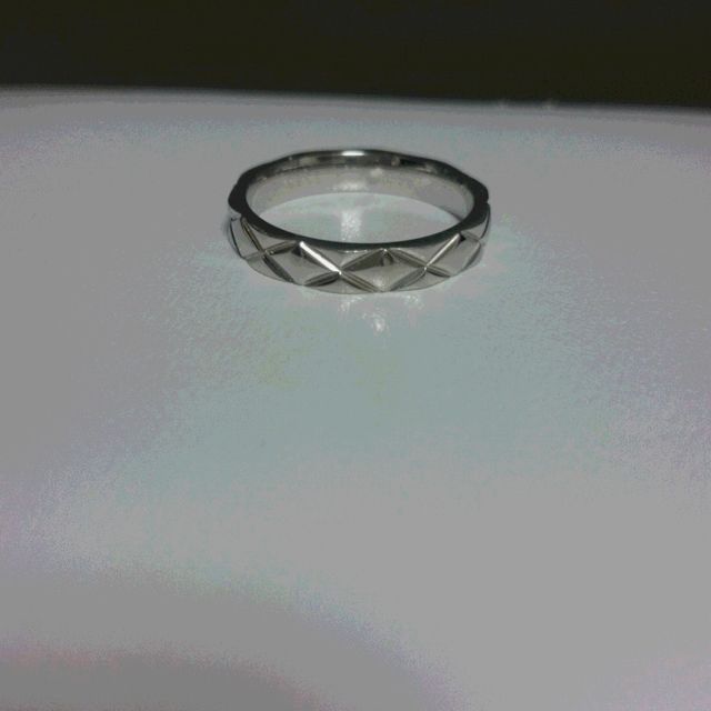 【シャネル(CHANEL)の口コミ】 最初は、カメリアが良かったのですが、年をとってもつける事を考えてこの…