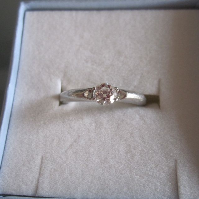 【１／ｆ エフブンノイチの口コミ】 ・ヴィーナスグレア
　他の一般的な婚約指輪とは異なり、ダイヤモンドの輝…